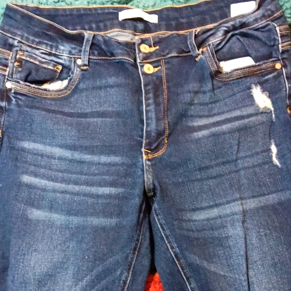 Distressed jeans - Picture 1 of 2